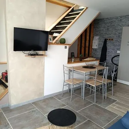 Sur La Viarhona Apartment *